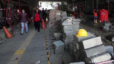Warga Antusias Sambut Jalur Pedestrian Dukuh Atas