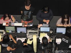 Antrean Panjang demi Smartphone Kelas Sultan