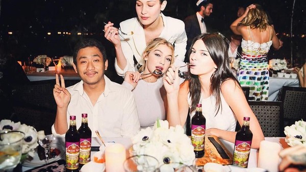 Kocak! Pria Asal Depok yang Makan Bareng Selena Gomez dan Katy Perry