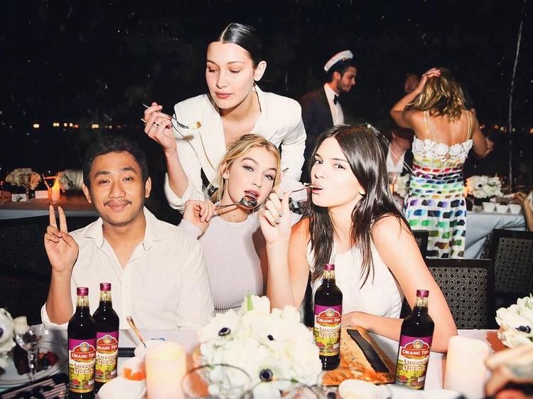 Kocak! Pria Asal Depok yang Makan Bareng Selena Gomez dan Katy Perry