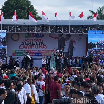 Jokowi Kampanye di Bandar Lampung, Via Vallen Ajak 'Goyang Dayung'