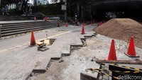 Proses pembangunan diawali dengan penataan kawasan Dukuh Atas pembangunan pedestrian Jalan Kendal (bawah lintas atas Jalan Jenderal Sudirman).