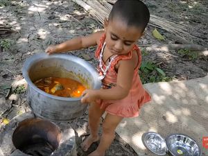Pintar! Aksi Balita-balita yang Jago Masak Ini Bikin Kagum