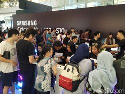 Antrean Panjang demi Smartphone Kelas Sultan