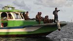 Meraup Untung Lewat Perahu Tradisional Pembelah Laut Jawa