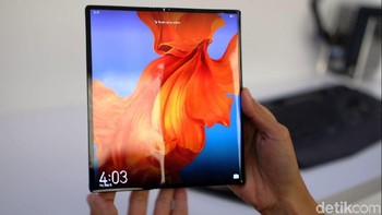 Begitu dibuka, layar akan berukuran 8 inch. Foto: Adi Fida Rahman/detikinet