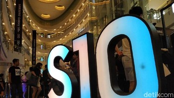 Penjualan perdana Galaxy S10+ berlangsung di Central Park, Jakarta, Jumat (8/3/2019). (Foto: detikINET/Agus Tri Haryanto)