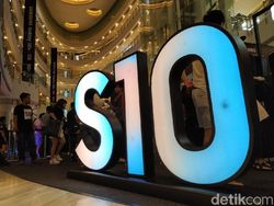 Antrean Panjang demi Smartphone Kelas Sultan