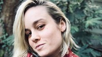 Pemilik nama asli Brianne Sidonie Desaulniers ini merupakan artis Amerika kelahiran Sacramento, California. Dia suka jalan-jalan lho. (brielarson/Instagram)
