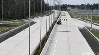 Kehadiran Tol Trans Sumatera telah memberikan manfaat yang besar bagi masyarakat dan menjadi akses penting bagi mobilitas masyarakat maupun arus logistik. Proyek tol ini akhirnya dituntaskan pada era Jokowi. (Dikhy Sasra/Detikcom)