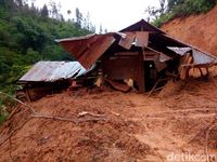 Diterjang Banjir, Puluhan Rumah di Mamasa Sulbar Rusak Parah