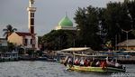 Meraup Untung Lewat Perahu Tradisional Pembelah Laut Jawa