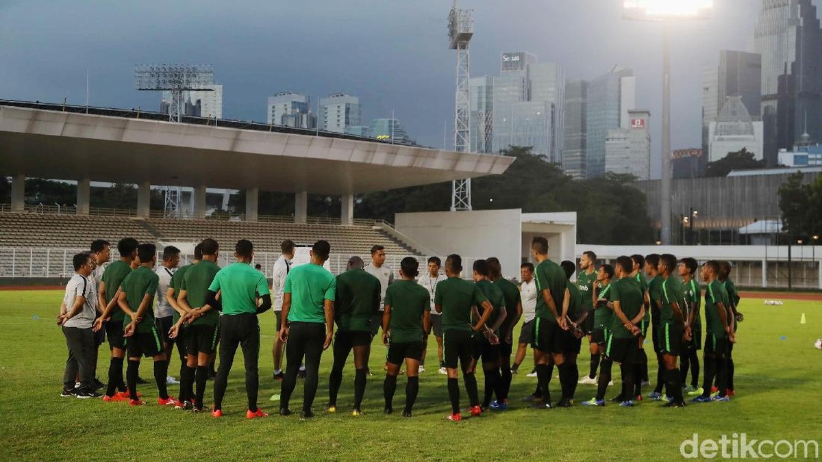 Pelatih Timnas Indonesia, Simon McMenemy, panggil 25 pemain. (Foto: Pradita Utama)