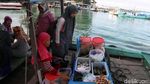 Meraup Untung Lewat Perahu Tradisional Pembelah Laut Jawa