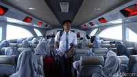 Dinas Perhubungan (Dishub) memberikan fasilitas transportasi gratis kepada para pelajar yang tinggal di Pulau Panggang namun bersekolah di Pulau Pramuka, Kepulauan Seribu.