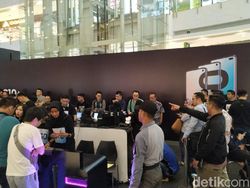 Antrean Panjang demi Smartphone Kelas Sultan