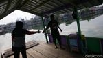 Persingkat Jarak Tempuh, Warga Lebih Senang Naik Perahu Eretan