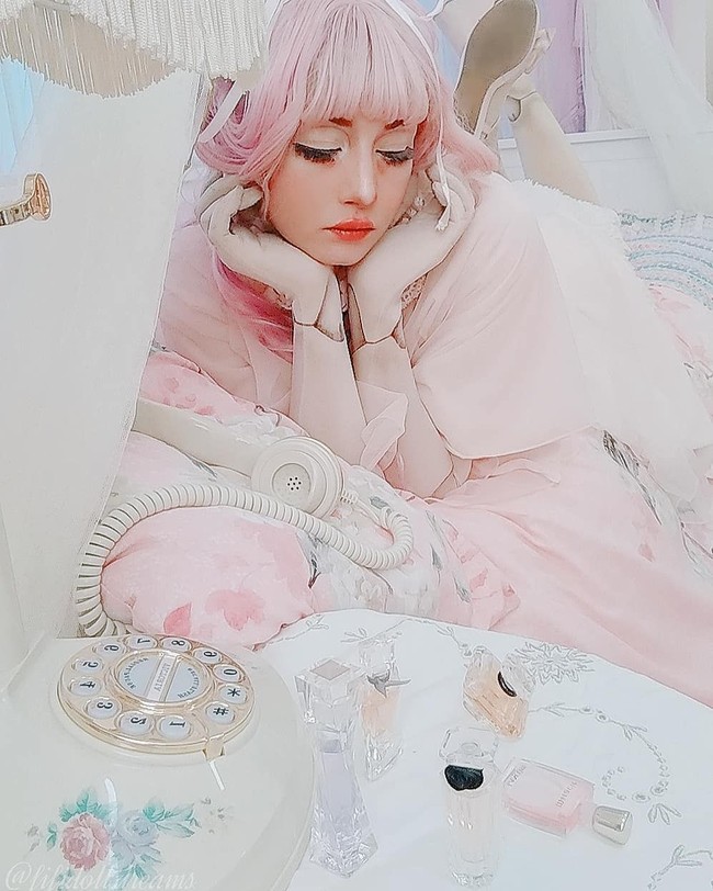 “Ini adalah caraku mempresentasikan diriku kepada masyarakat,” ungkap Fifi dikutip dari video Barcroft TV. Foto: Instagram/fifidoll