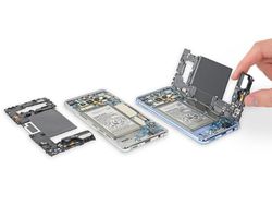 Seperti Ini Jeroan Galaxy S10 Saat Dibongkar