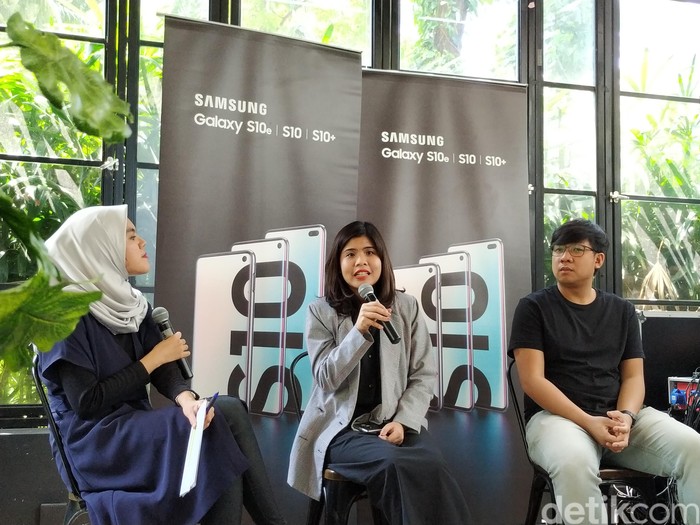 Annisa Maulina (tengah). Foto: Agus Tri Haryanto/inet Annisa Maulina (tengah). Foto: Agus Tri Haryanto/inet
