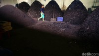Pengolahan sampah organik tersebut sebagai alternatif permasalahan sampah dengan mengolahnya menjadi pupuk kompos untuk tanaman.