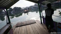 Perahu eretan ini beroperasi dari pukul 06.00 WIB sampai pukul 18.00 WIB. Biasanya lebih sering digunakan warga, pelajar dan para pekerja untuk memotong jarak tempuh.
