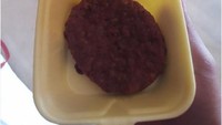 Kalau netizen asal Malaysia ini berhasil mengundang gelak tawa. Setelah membagikan foto burger pesanannya, yang hanya berisi irisan daging. Padahal dia memesan burger polos tanpa saus dan sayur, bukan tanpa roti. Foto: Boredpanda