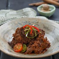Rumah Makan Minang Unik dengan Gaya Peranakan hingga Vegetarian!