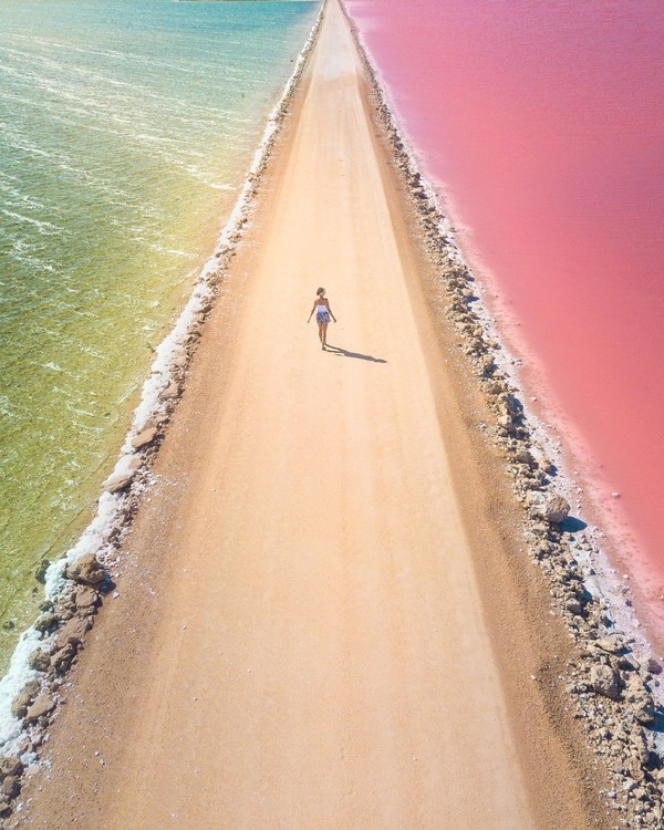 Australia Selatan punya Danau MacDonnell yang jadi primadona. Danau ini jadi bagian rute road trip Semenanjung Eyre menuju Pantai Cactus yang terkenal sebagai tempat surfing. (@chloektodd) Australia Selatan punya Danau MacDonnell yang jadi primadona. Danau ini jadi bagian rute road trip Semenanjung Eyre menuju Pantai Cactus yang terkenal sebagai tempat surfing. (@chloektodd)
