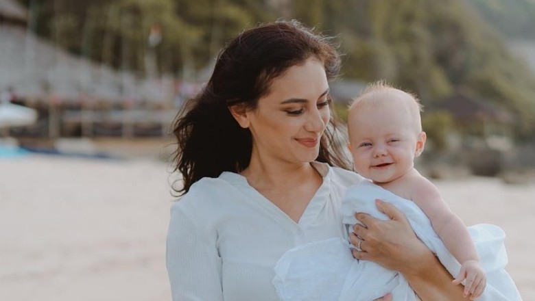 Cara Tak Biasa Marissa Nasution Hadapi Nyinyiran Saat Bersama Anak/ Foto: Instagram/@marissaln Cara Tak Biasa Marissa Nasution Hadapi Nyinyiran Saat Bersama Anak/ Foto: Instagram/@marissaln
