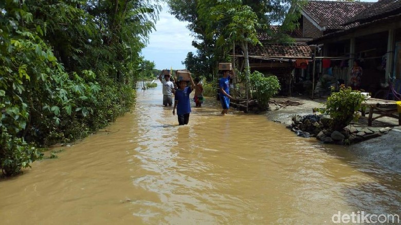 Pak Bupati, Tolong Korban Banjir Ponorogo Butuh Bantuan Air Bersih Pak Bupati, Tolong Korban Banjir Ponorogo Butuh Bantuan Air Bersih