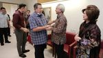 Momen Sri Mulyani dan Menkeu Era SBY Jenguk Bu Ani