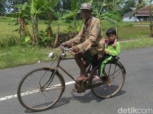 Menengok Cindy, Bocah TK yang Hidup dengan Kakek Nenek yang Renta