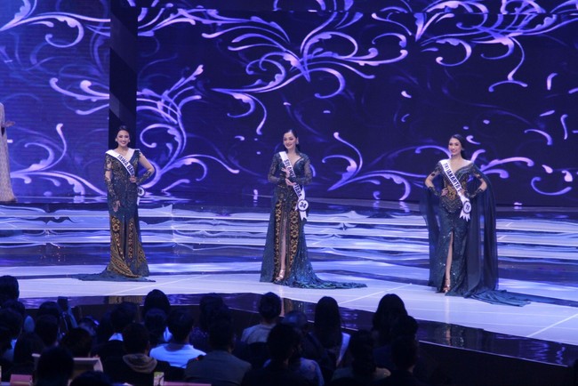 Berdasarkan penilaian juri, akhirnya  Jessica Fitriana Martasari dari Jawa Barat, Jolene Marie Cholock dari Sulawesi Utara, dan Frederika Alexsis Cull dari DKI Jakarta 1 pun terpilih masuk tiga besar.  Foto: Moh. Abduh/Wolipop