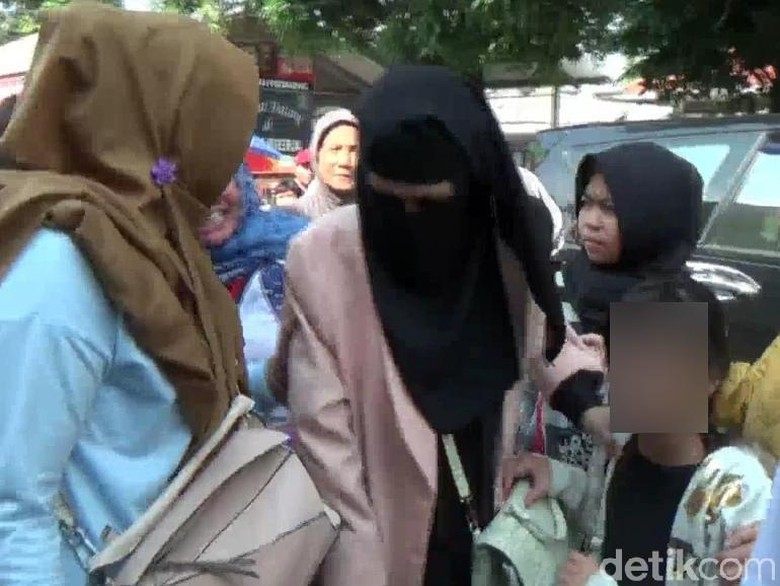 Kuasa Hukum: Mas Dhani Beberapa Kali Cium dan Peluk Anak-anaknya Kuasa Hukum: Mas Dhani Beberapa Kali Cium dan Peluk Anak-anaknya