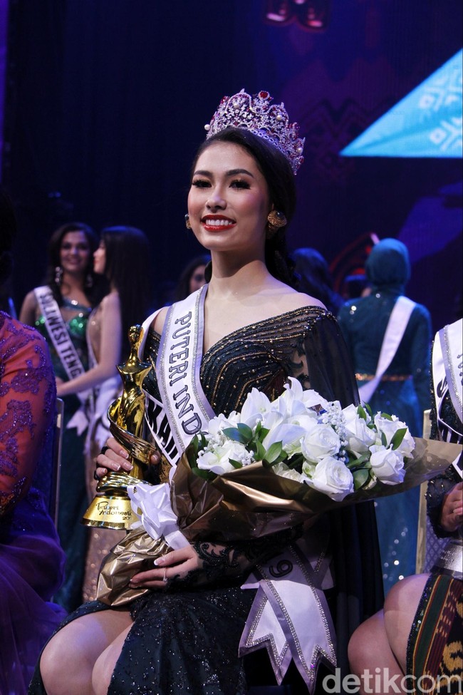 Frederika Alexis Cull masih berumur 19 tahun. Dia merupakan mahasiswi jurusan bisnis internasional. Frederika memiliki tinggi badan 172 cm. Foto: Muhammad Abduh/Detikcom