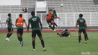 Saking Sengitnya Internal Game Timnas U-23, Todd Rivaldo Cedera?