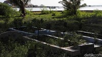Pulau Pramuka dan Pulau Panggang memang tidak memiliki lahan yang cukup luas untuk area pemakaman.