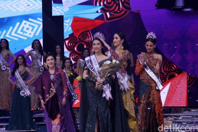 Pada malam pemilihan Puteri Indonesia 2019 yang digelar di Jakarta Convention Center, Jumat (8/3/2019) malam, Frederika terpilih sebagai pemenang mengalahkan perwakilan Sulawesi Utara dan Jawa Barat. Frederika merupakan finalis DKI Jakarta 1. Foto: Muhammad Abduh/Detikcom