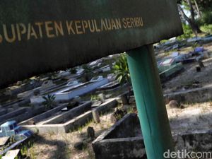 Makam Sunyi Sepi di Pulau Karya