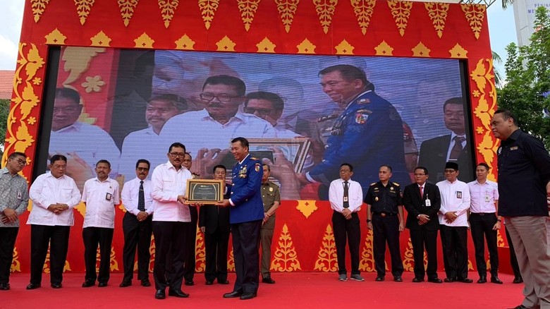 BPJS Ketenagakerjaan Beri Penghargaan ke Wali Kota Pekanbaru BPJS Ketenagakerjaan Beri Penghargaan ke Wali Kota Pekanbaru