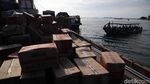 Bongkar Muat Barang, Roda Ekonomi Pulau Panggang