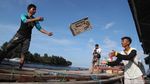 Bongkar Muat Barang, Roda Ekonomi Pulau Panggang