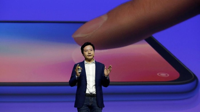 Xiaomi founder and CEO Lei Jun attends a launch ceremony of the new flagship phone Xiaomi Mi 9 in Beijing, China February 20, 2019. REUTERS/Jason Lee     TPX IMAGES OF THE DAY