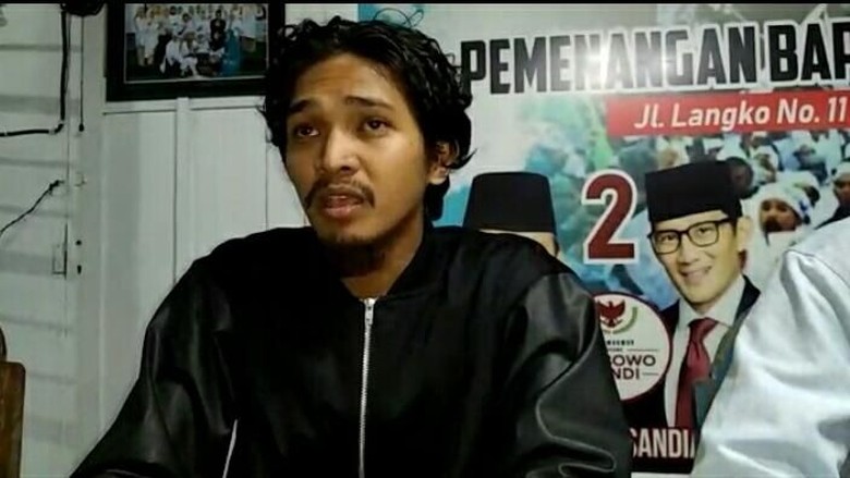 Talk Show Rocky Gerung di NTB Tetap Digelar Meski Tak Ada Izin Polisi Talk Show Rocky Gerung di NTB Tetap Digelar Meski Tak Ada Izin Polisi