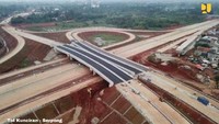 Ruas Tol Kunciran-Serpong memiliki dua seksi, yakni Seksi I Kunciran-Parigi sepanjang 6,7 km dengan progres penyelesaian 86,7% dan Seksi II Parigi-Serpong dengan panjang 4,4 km progres konstruksi sebesar 88%. Pembangunan kedua seksi tol sepanjang 11,1 km ini ditargetkan selesai Juni 2019.Foto: Dok. Kementerian PUPR