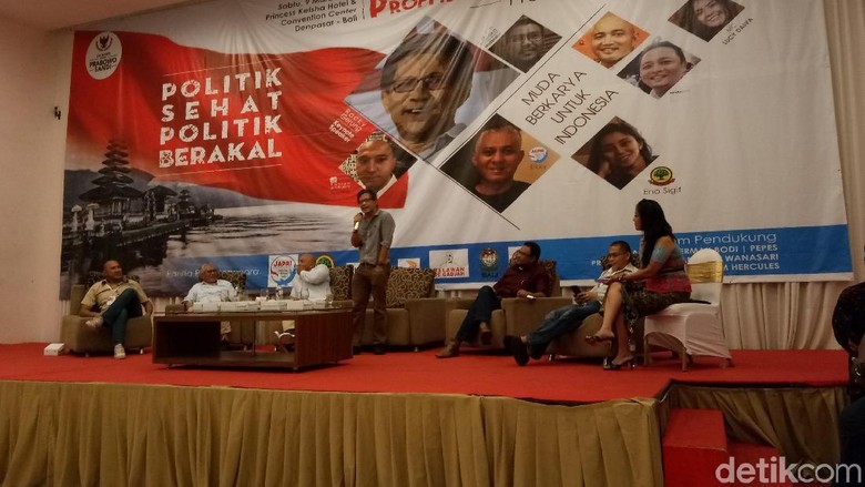 Rocky Gerung Sindir Jokowi Naik KRL: Andai Kecelakaan, Mesti Sewa Ambulans Rocky Gerung Sindir Jokowi Naik KRL: Andai Kecelakaan, Mesti Sewa Ambulans