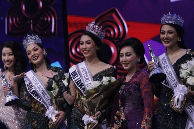 Frederika Alexis Cull pun dinobatkan menjadi Puteri Indonesia 2019. Sementara itu, gelar Runner Up 1 diraih Jolene Marie Cholock-Rotinsulu dari Sulawesi Utara, dan Runner Up 2 Puteri Indonesia 2019 adalah Jesica Fitriana Martasari perwakilan Jawa Barat. Foto: Moh. Abduh/Wolipop