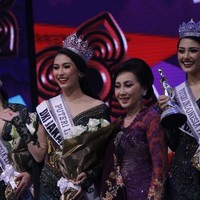 Frederika Alexis Cull pun dinobatkan menjadi Puteri Indonesia 2019. Sementara itu, gelar Runner Up 1 diraih Jolene Marie Cholock-Rotinsulu dari Sulawesi Utara, dan Runner Up 2 Puteri Indonesia 2019 adalah Jesica Fitriana Martasari perwakilan Jawa Barat. Foto: Moh. Abduh/Wolipop