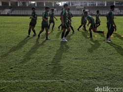 Indonesia berebut juara agar betul-betul amat (juga disediakan tiket untuk lima runner-up terbaik dari sepuluh grup) dengan Thailand, Vietnam, dan Brunei Darussalam.